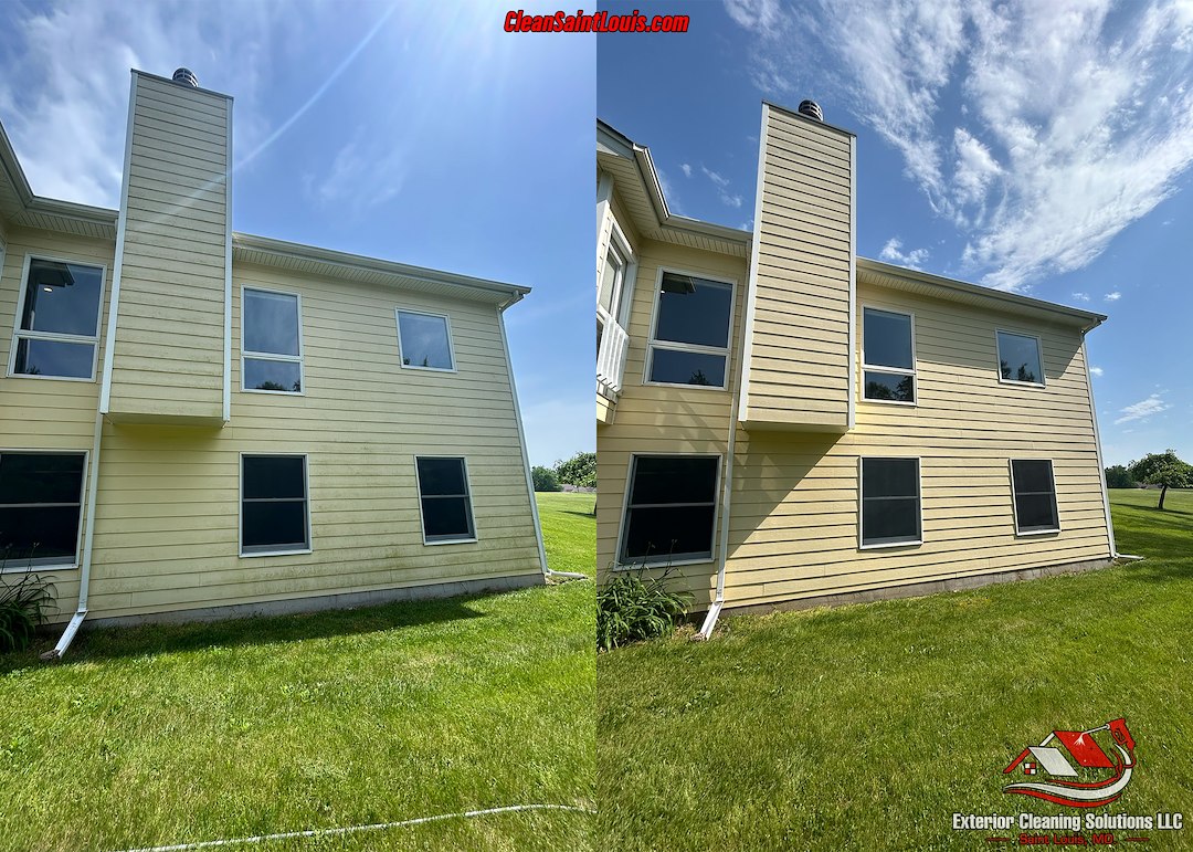 Hardie Plank Siding House Wash in Warrenton, MO.